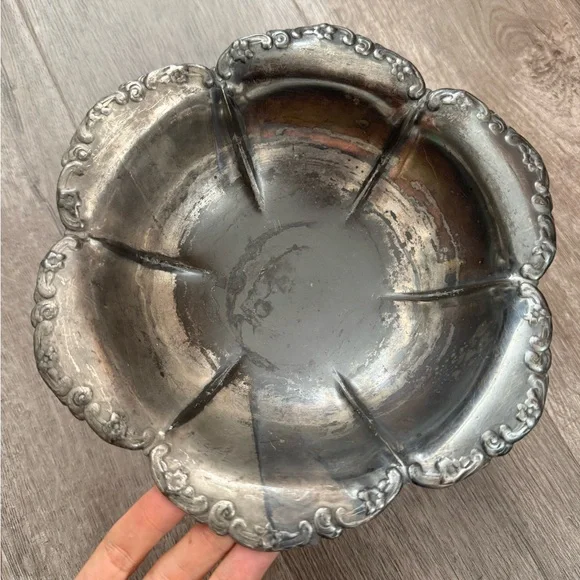 Beautiful antique silver plate floral kitchen bowl/fruit bowl - Picture 5 of 12
